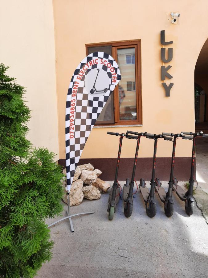 Luky13 Apartment Brasov Luaran gambar
